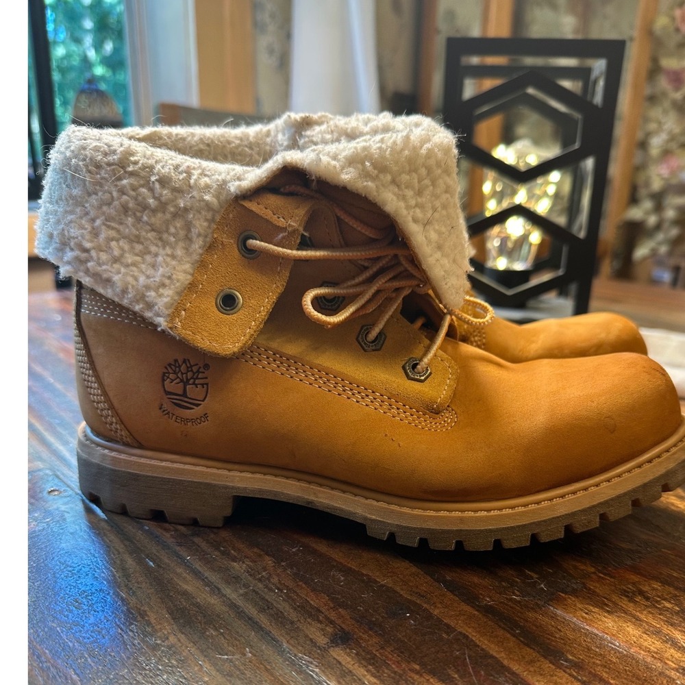 Timberland Womens 8329R Wheat Waterproof Teddy Fleece Fold Down Boots Size 7M
